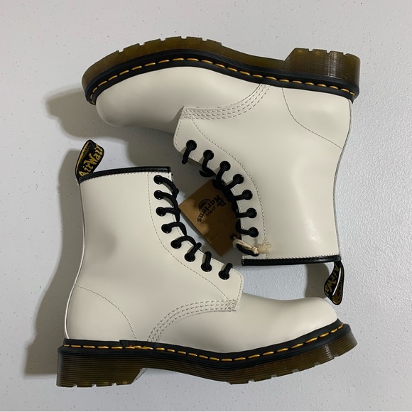 The Dr. Martens Women’s 1460 Smooth Leather Lace Up Boots-Size 6 NWT - Picture 9 of 11